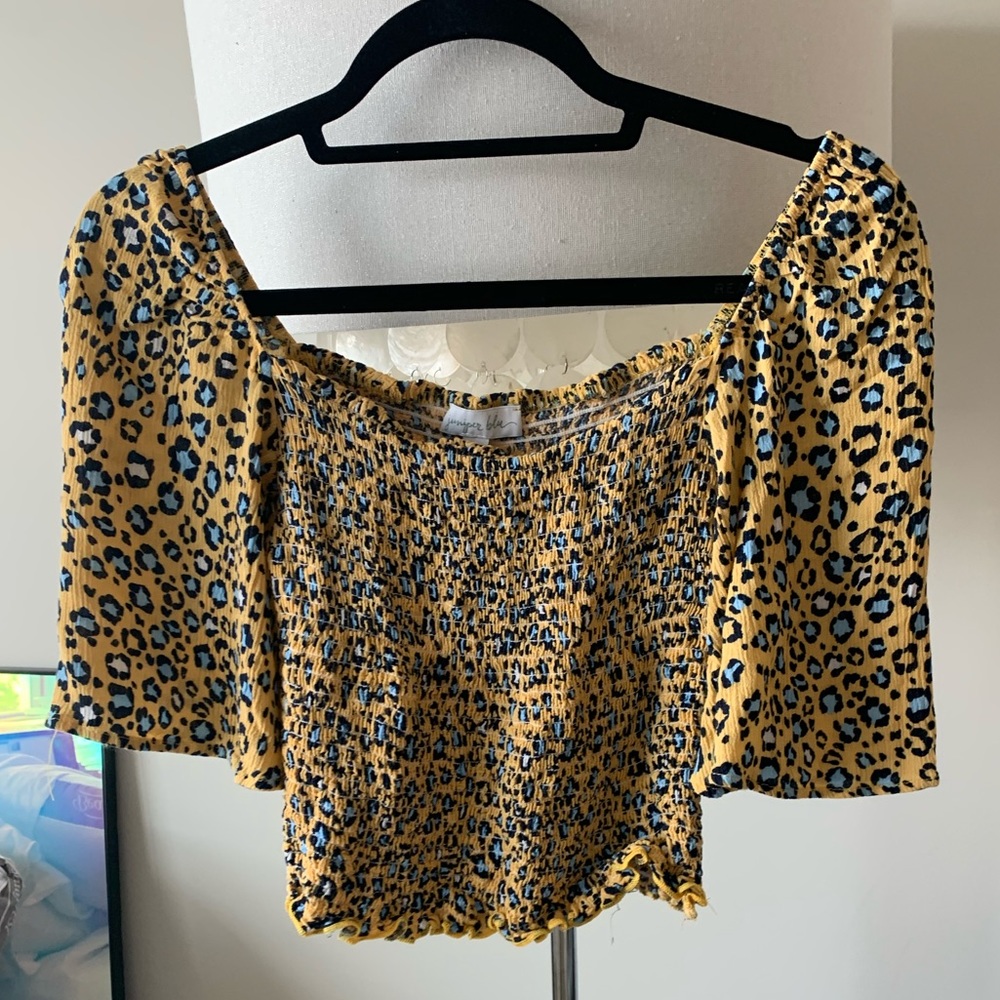 Juniper Blu Cheetah Ruched Flowy Sleeve Top